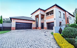 4 Bedroom House in Bronberg