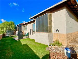 3 Bed Townhouse in Woodland Hills