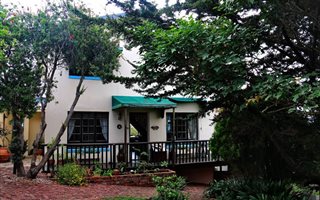 4 Bedroom House in Fraaiuitsig