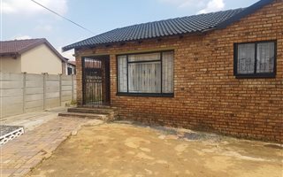 3 Bedroom House in Pine Ridge