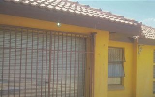 2 Bedroom House in Lesedi Park