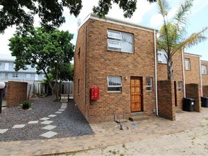2 Bed Townhouse in Oakglen