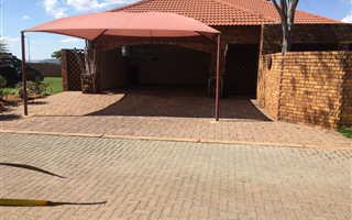 2 Bedroom Townhouse in Magalieskruin