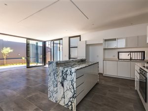 3 Bed Duplex in Hyde Park