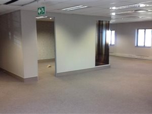 693 m² Office Space in Greenstone Hill