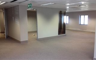 693 m² Office Space in Greenstone Hill