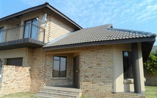 3 Bedroom Townhouse in Langenhoven Park