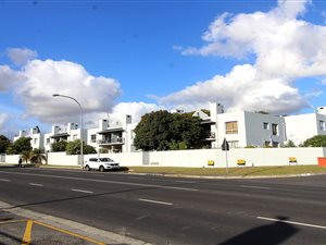 2 Bed Apartment in Protea Heights