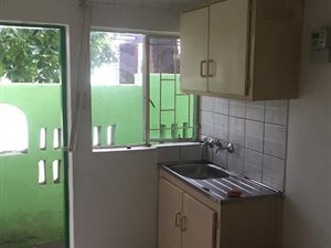 Bachelor apartment in Oos-Einde