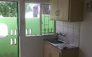 Bachelor apartment in Oos-Einde