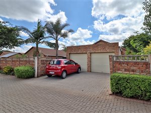 2 Bed Townhouse in Doornpoort and surrounds