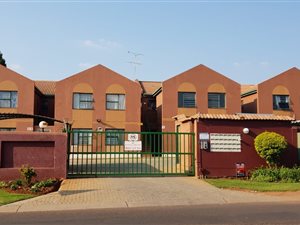 3 Bed Flat in Wierda Park