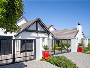 6 Bed House in Kingswood Golf Estate