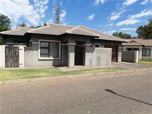 3 Bed Townhouse in Kuruman
