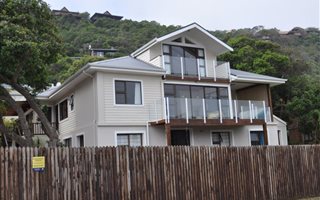 4 Bedroom House in Keurboomstrand