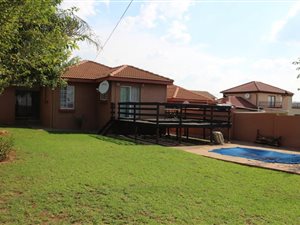 3 Bedroom Duet in Thatchfield