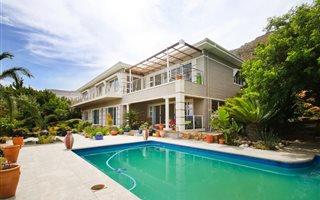 4 Bedroom House in Mountainside