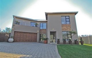4 Bedroom House in Eye of Africa