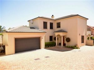3 Bed Cluster in Somerset West Central