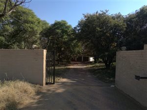 8566 m² Land available in Chartwell