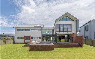 5 Bedroom House in Waterfall Country Estate