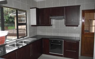 2 Bedroom Garden Cottage in Manors