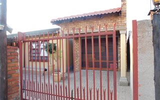 4 Bedroom House in Winterveldt