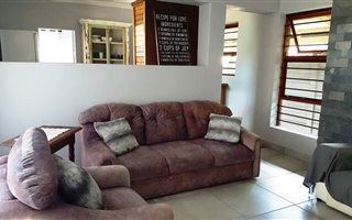 2 Bedroom House in Fraaiuitsig