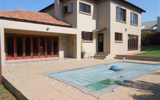 5 Bedroom House in Amberfield Manor