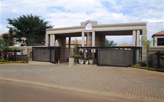 675 m² Land available in Melodie