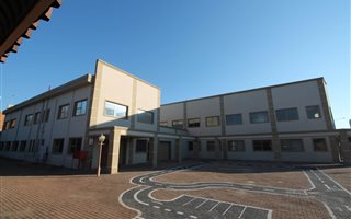 1600 m² Office Space in Westwood