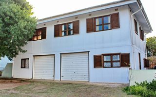 5 Bedroom House in Hartenbos Heuwels