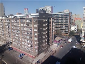 1.5 Bed Apartment in Hillbrow