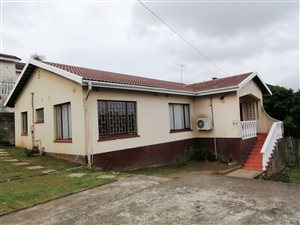 3 Bed House in Stanger Manor