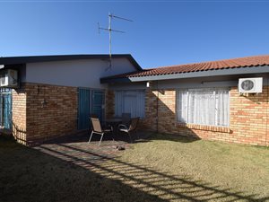3 Bed Townhouse in Flamingo Park