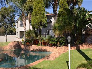 6 Bed House in Ruimsig