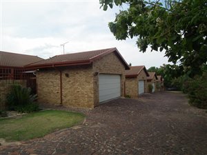 3 Bed Simplex in Bromhof