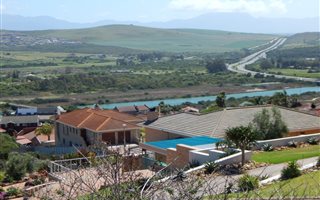 944 m² Land available in Hartenbos Heuwels