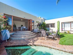 3 Bed House in Cedar Lakes