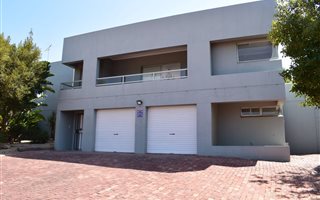 4 Bedroom House in Bergsig