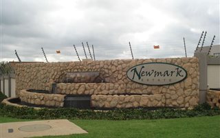 1 Bedroom Apartment in Hazeldean (Silverlakes Surroundings)