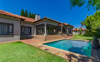 4 Bedroom House in Eagle Canyon Golf Estate