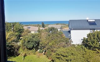 4 Bedroom House in Sunrise on Sea