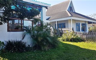 4 Bedroom House in Sunrise on Sea