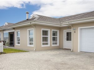 2 Bedroom House in Hunters Estate