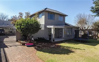5 Bedroom House in Primrose