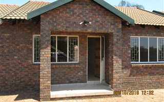 2 Bedroom Townhouse in Doornpoort and surrounds
