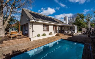 4 Bedroom House in Bergvliet