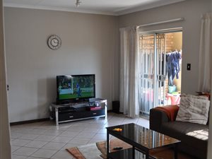 2 Bed Flat in Die Hoewes