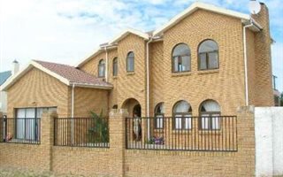 4 Bedroom House in Durmonte